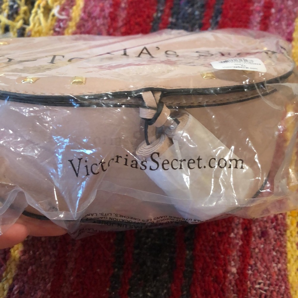 NWT Victoria’s Secret crossbody - Picture 3 of 4